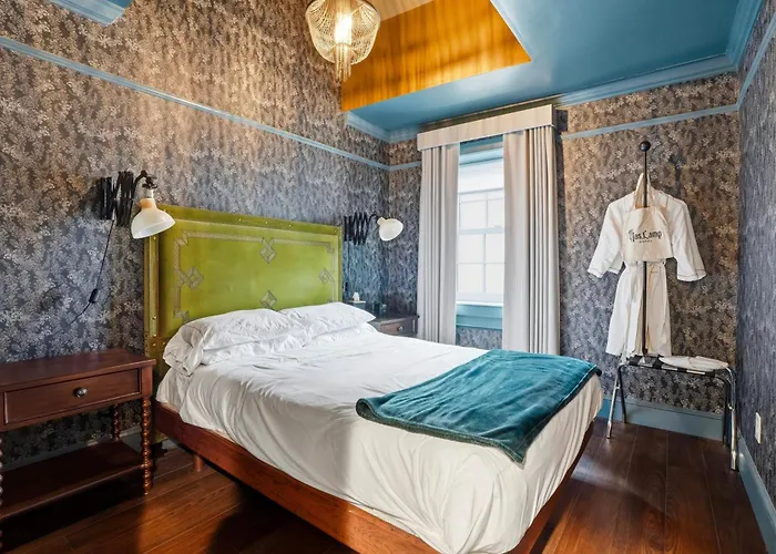 The Gas Lamp Hotel